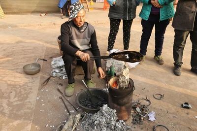 记忆中的剑影 即将消失的农村铸剑手工艺
